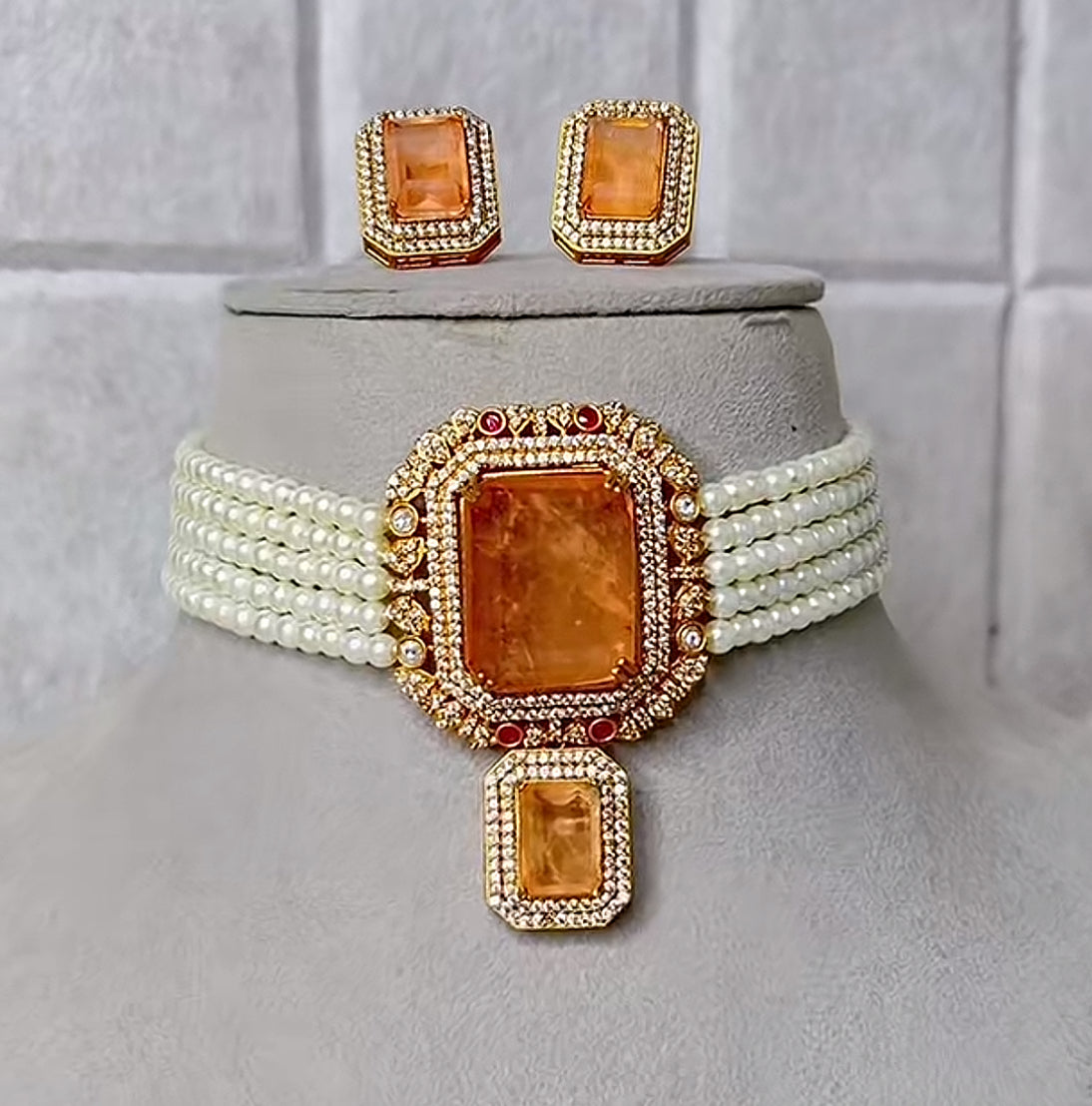 Pouta Dublet Choker Set
