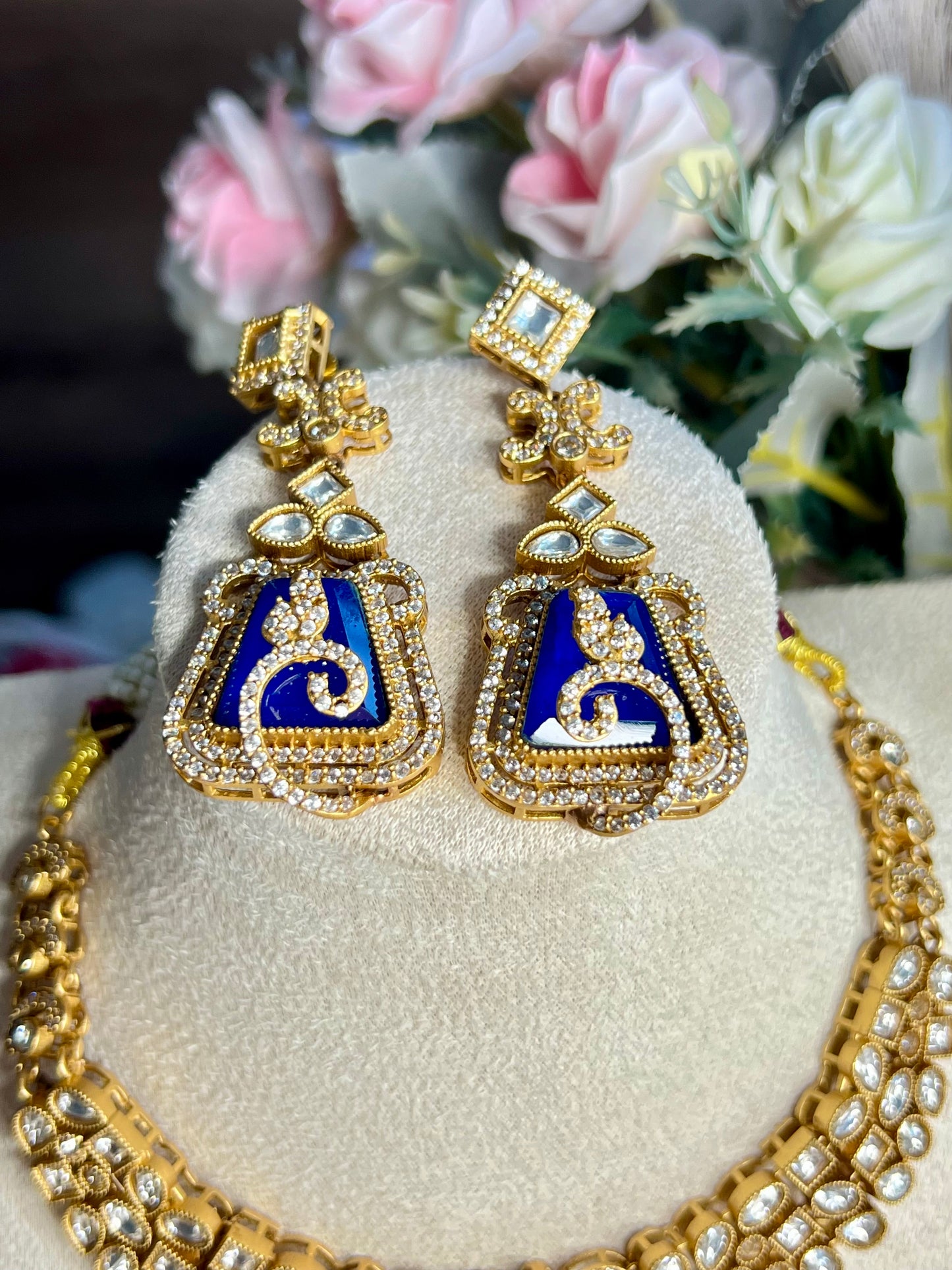 Hasli Style Moisnatte Necklace Set