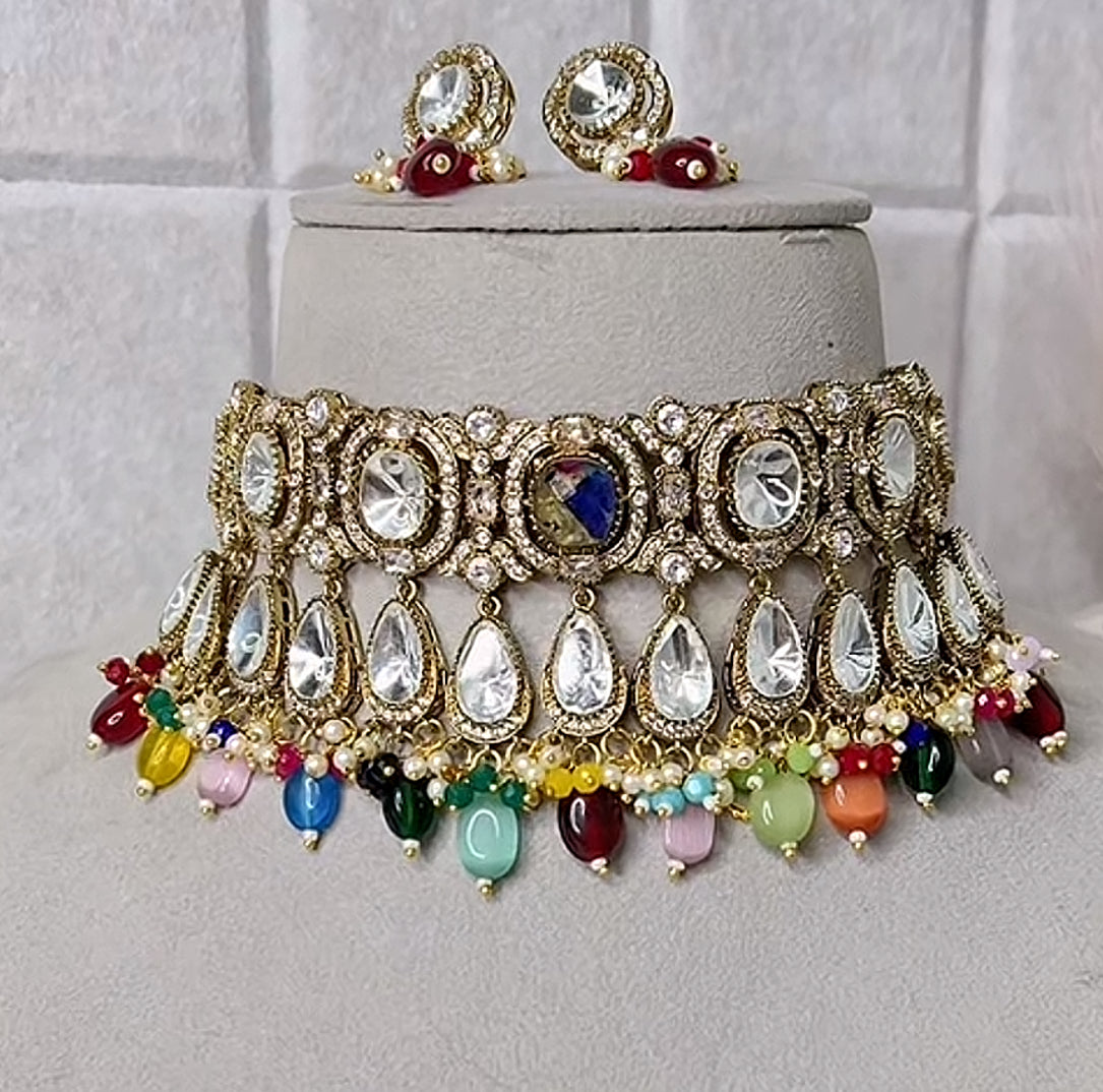 KIRA- Moisnatte Choker Set
