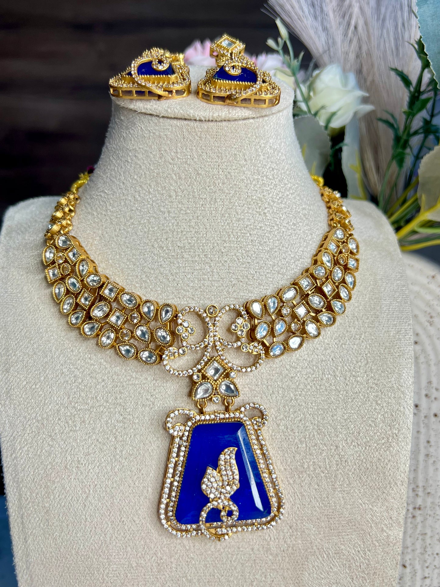 Hasli Style Moisnatte Necklace Set