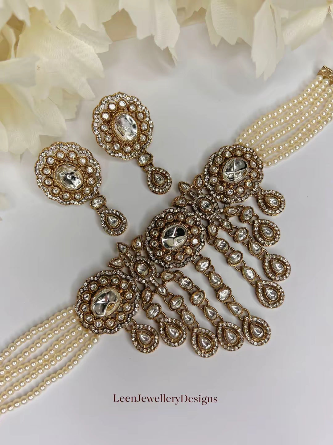 PRIYA- Choker Set